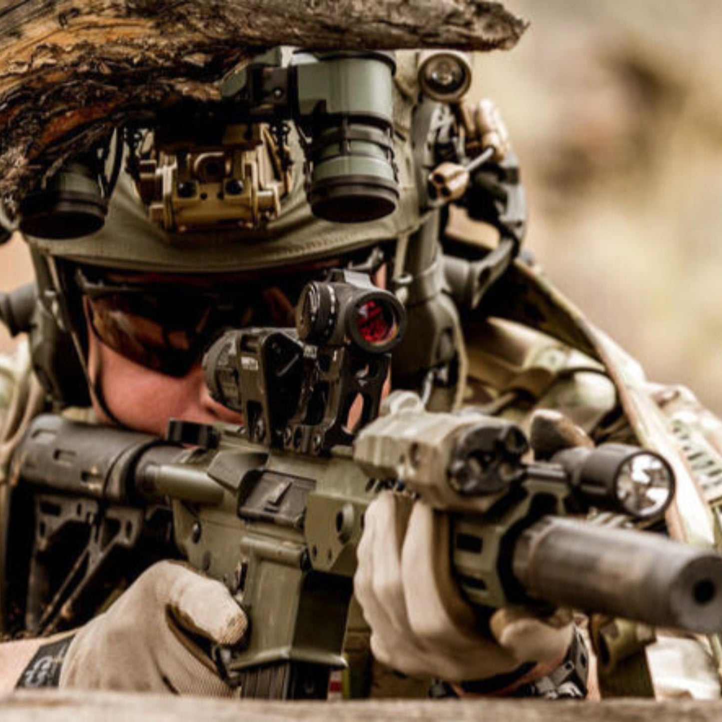 Aimpoint Micro T2: Rugged 2 MOA Red Dot & 5-Year Battery - NVG Compatible & Waterproof