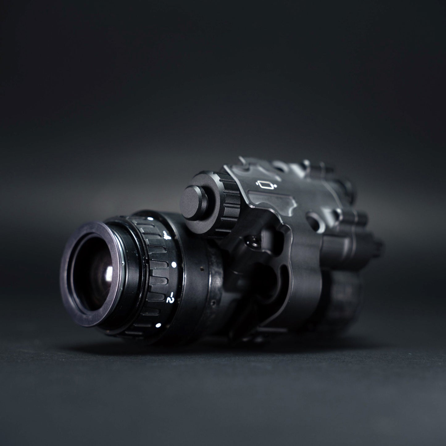MH-14 - Gen 3 White Phosphor w/ Up to 3000 FOM & Manual Gain - Just 8.6 Oz & 50+ Hours of Runtime