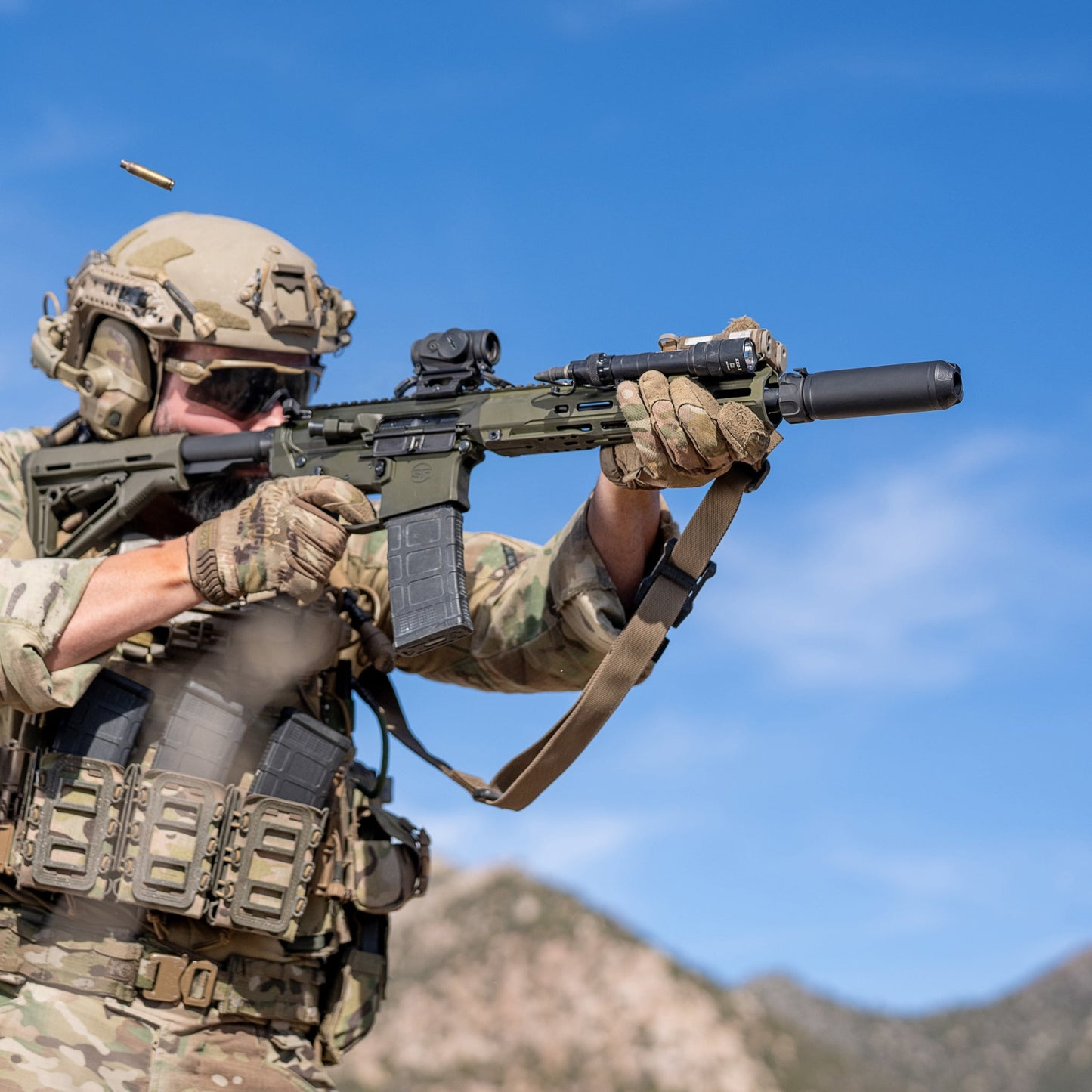 SureFire M640T WeaponLight - 70,000 Candela & 529 Meter Reach - Picatinny & M-LOK Rail Compatible